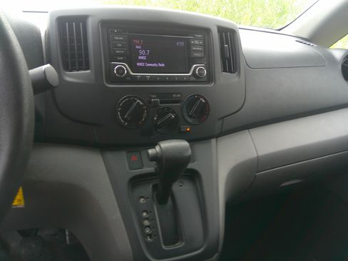 Used 2018 Nissan NV200 SV image 14