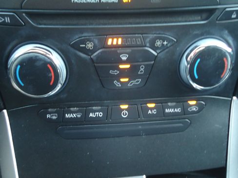 Used 2018 Ford Edge AWD SEL image 16