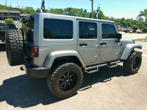 Used 2015 Jeep Wrangler 4WD Unlimited Sahara image 4