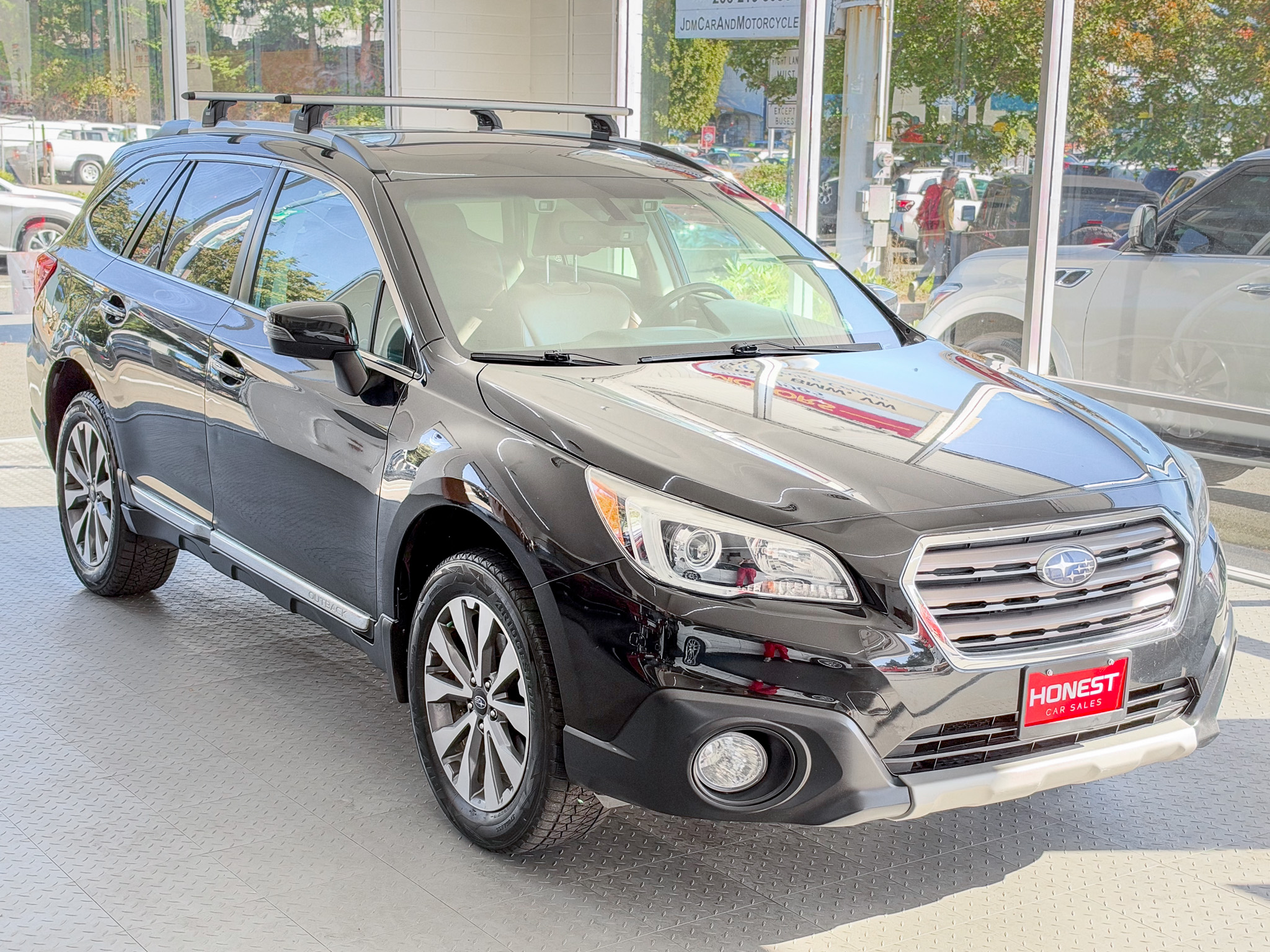Used 2017 Subaru Outback 2.5i Touring AWD/4WD image 1