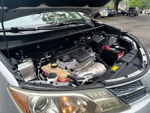 Used 2013 Toyota RAV4 FWD XLE image 29