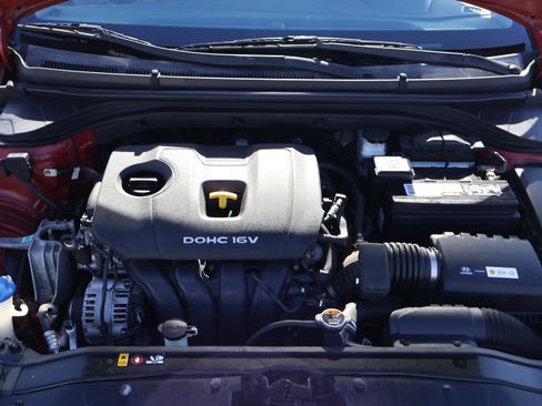 Used 2017 Hyundai Elantra Limited image 36