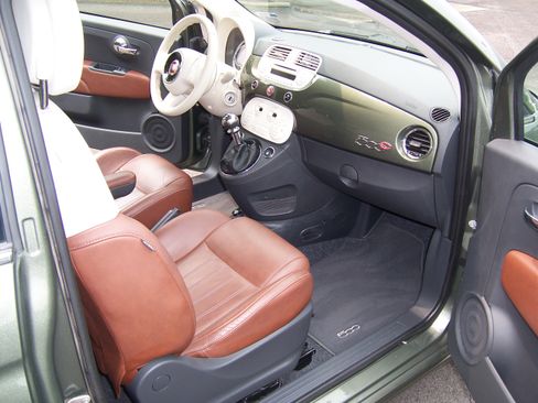 Used 2012 FIAT 500 Lounge Cabrio FWD image 11