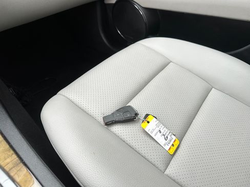 Used 2010 Mercedes-Benz C 350 Sport image 21