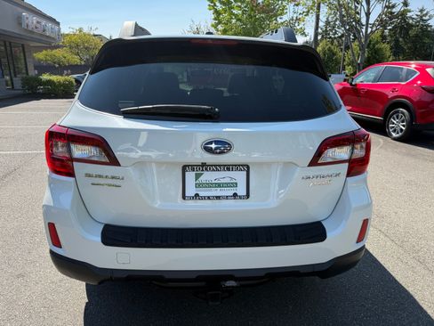 Used 2015 Subaru Outback 2.5i Limited AWD/4WD image 4