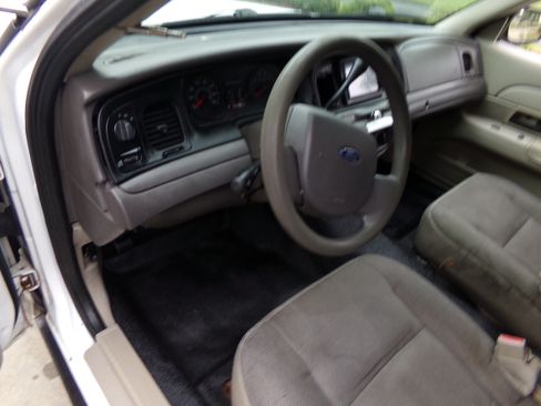 Used 2006 Ford Crown Victoria Police Interceptor RWD image 11