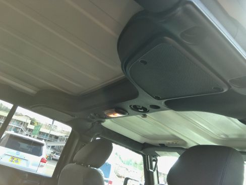 Used 2017 Jeep Wrangler Unlimited Sport S image 34