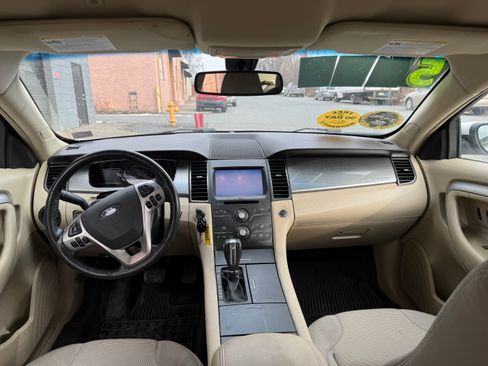 Used 2013 Ford Taurus SEL image 4