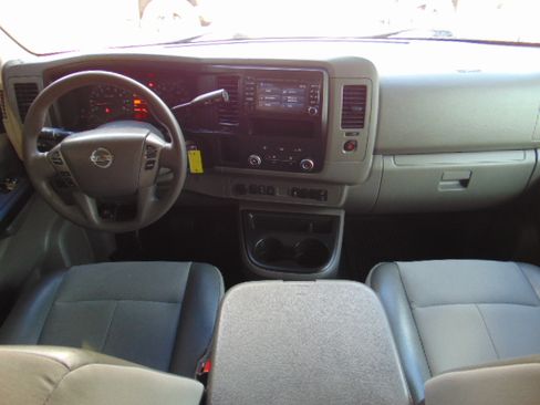 Used 2017 Nissan NV 2500 SL image 25