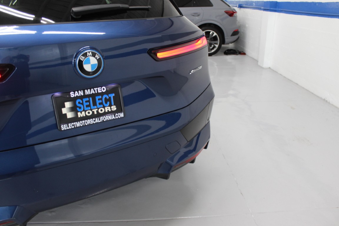 Used 2024 BMW iX xDrive50 AWD/4WD image 9