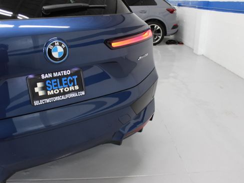 Used 2024 BMW iX xDrive50 AWD/4WD image 9