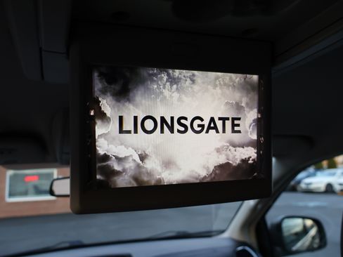 Used 2016 Chrysler Town & Country Touring image 20