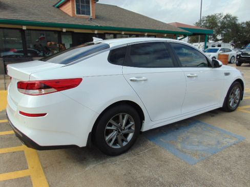 Used 2020 Kia Optima LX image 8