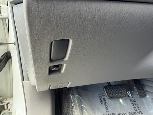 Used 2006 Toyota Solara SLE image 8