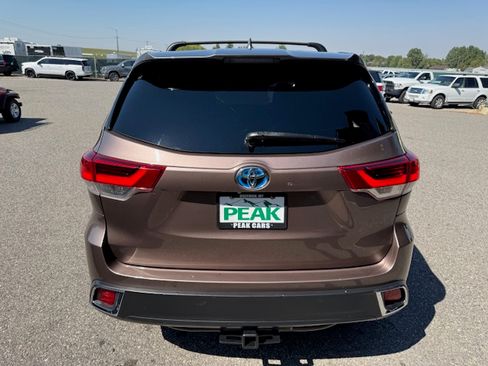 Used 2018 Toyota Highlander Limited Platinum image 4