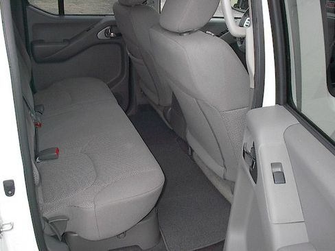 Used 2021 Nissan Frontier SV image 12