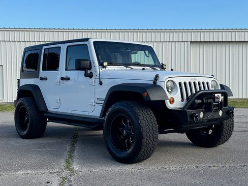 Used 2013 Jeep Wrangler Unlimited Sport image 6