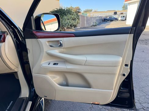 Used 2010 Lexus LX 570 image 34