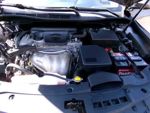 Used 2015 Toyota Camry LE image 15