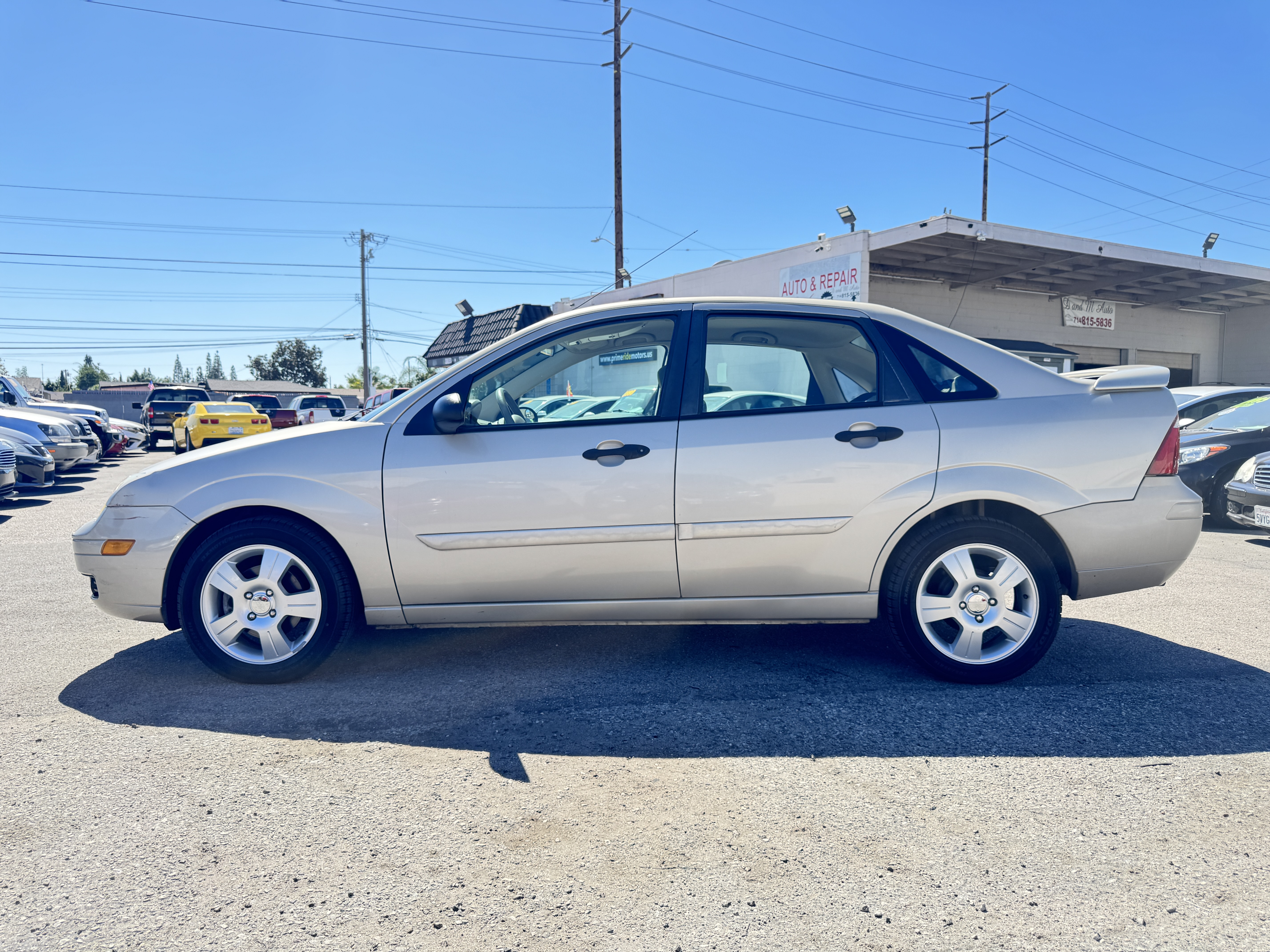 Used 2007 Ford Focus ZX4 Sedan FWD image 4