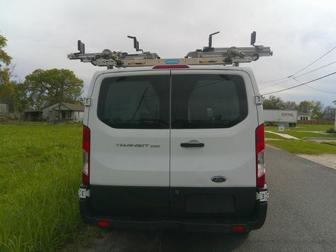 Used 2017 Ford Transit 250 XL image 4