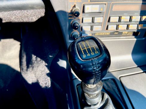 Used 1991 Chevrolet Corvette image 23