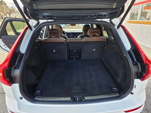 Used 2021 Volvo XC60 T5 Momentum image 10