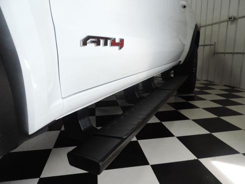 Used 2024 GMC Canyon AT4 image 15