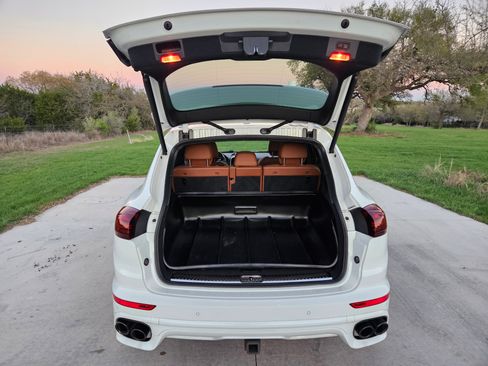 Used 2018 Porsche Cayenne GTS image 19