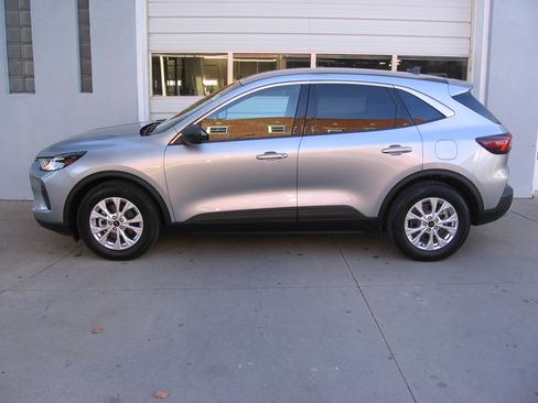 Used 2023 Ford Escape Active image 3