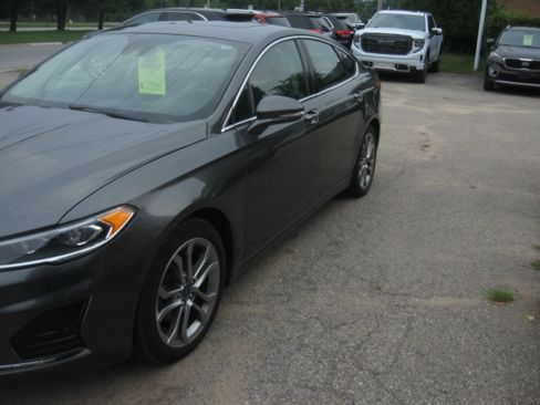 Used 2019 Ford Fusion SEL FWD image 1