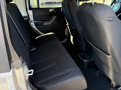 Used 2018 Jeep Wrangler Unlimited Sport image 9