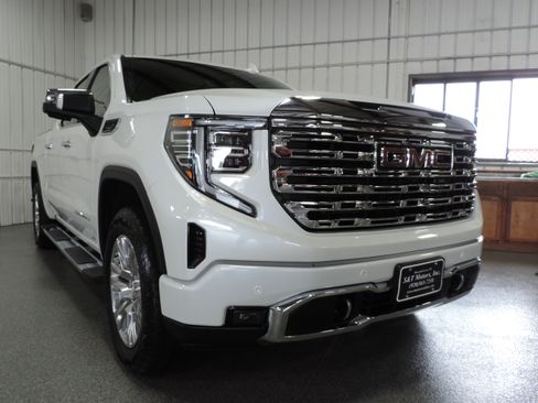Used 2025 GMC Sierra 1500 4x4 Crew Cab Denali image 8