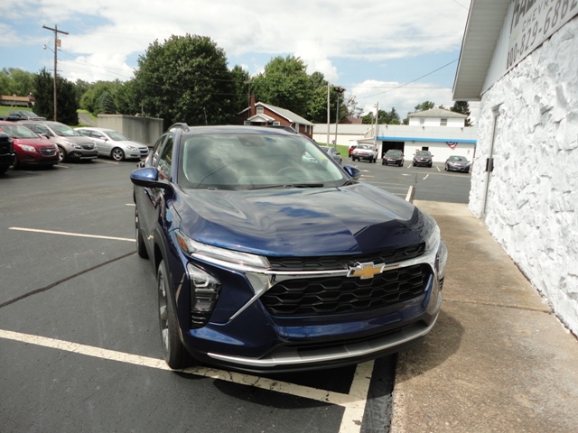 Used 2024 Chevrolet Trax LT FWD image 5