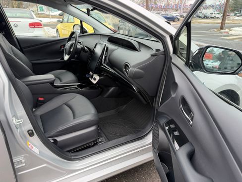 Used 2017 Toyota Prius Prime Premium image 15