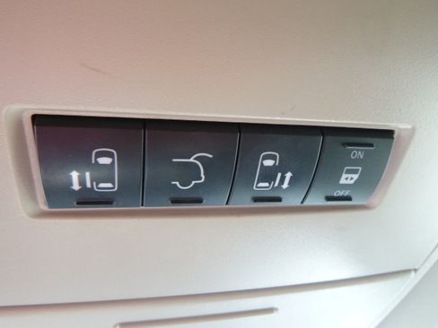 Used 2015 Dodge Grand Caravan SXT image 25