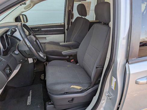 Used 2009 Dodge Grand Caravan SXT image 5
