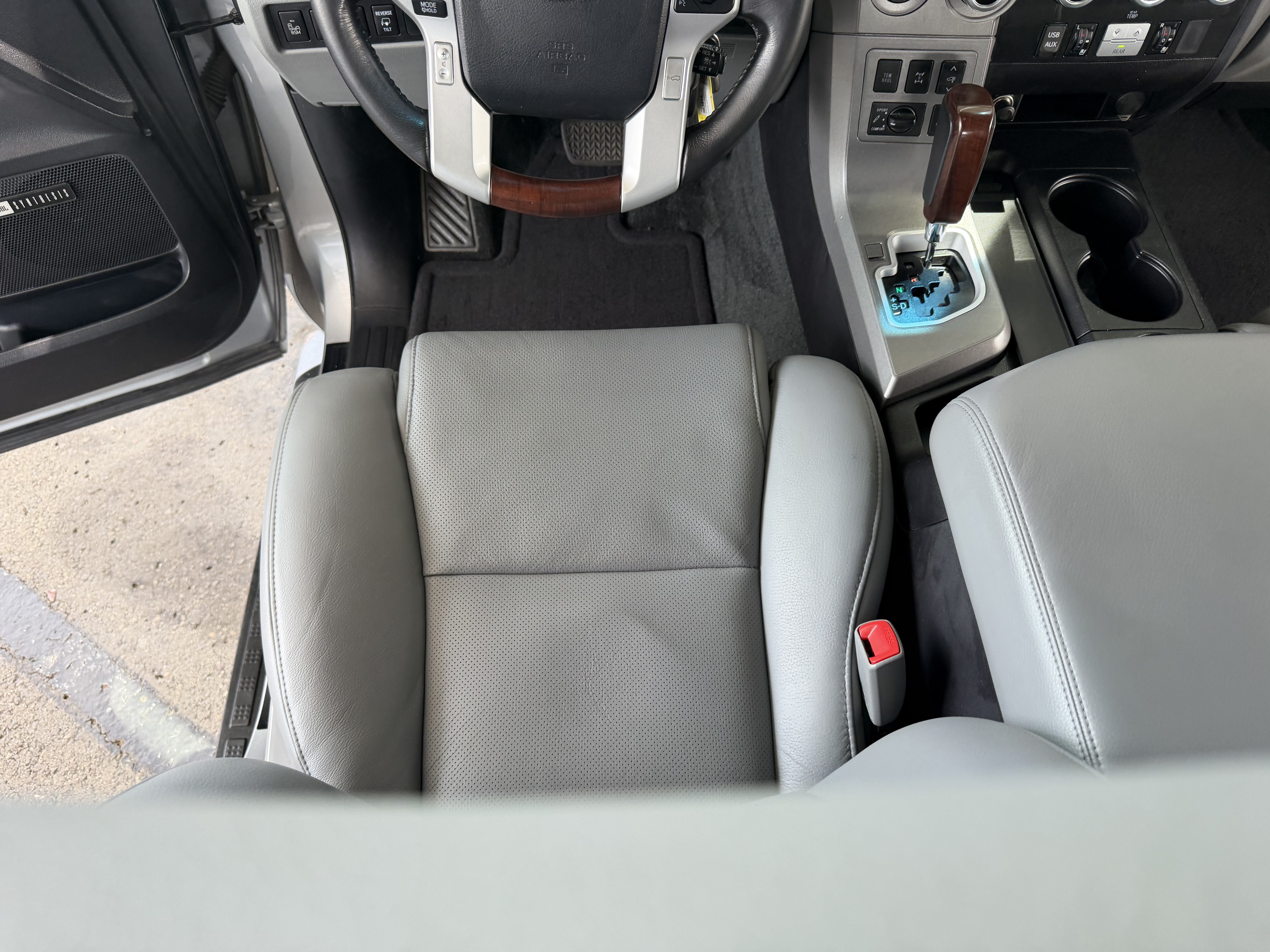 Used 2016 Toyota Sequoia Platinum AWD/4WD image 22