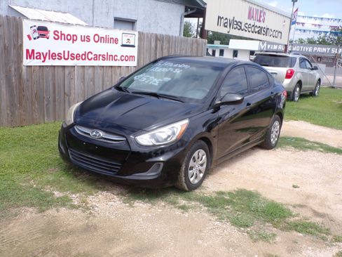Used 2016 Hyundai Accent SE Sedan FWD image 1