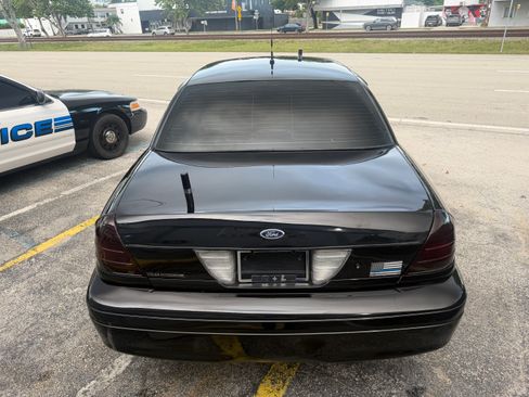 Used 2011 Ford Crown Victoria Police Interceptor RWD image 7