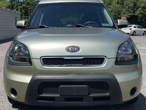 Used 2010 Kia Soul + FWD image 2