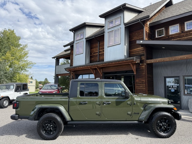 Used 2021 Jeep Gladiator Willys AWD/4WD image 7