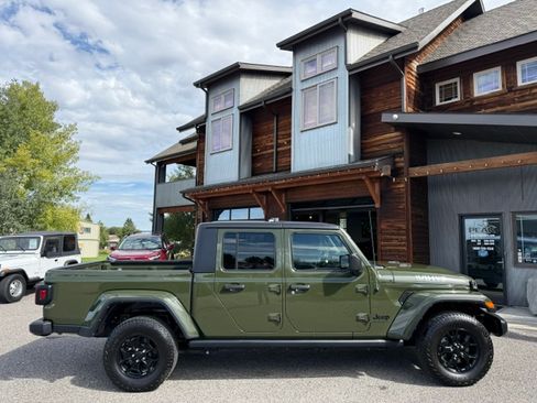 Used 2021 Jeep Gladiator Willys AWD/4WD image 7
