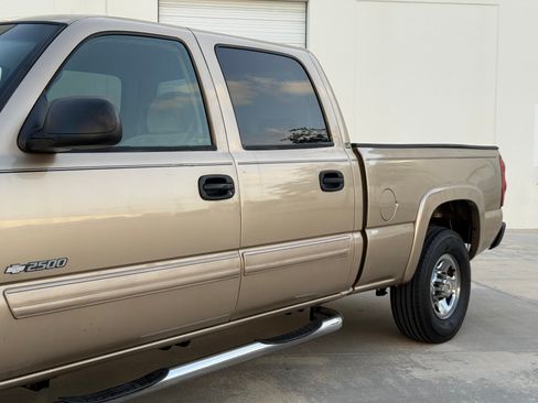 Used 2004 Chevrolet Silverado 2500 LS RWD image 25