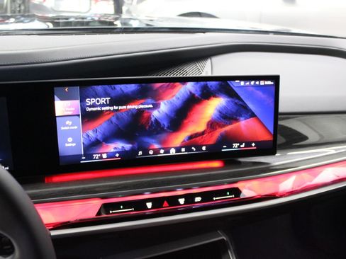Used 2024 BMW i7 xDrive60 AWD/4WD image 29