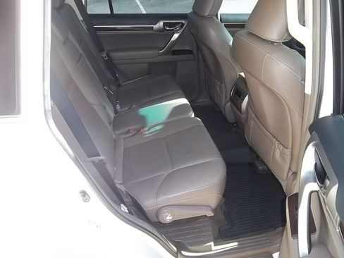 Used 2017 Lexus GX 460 Premium image 28