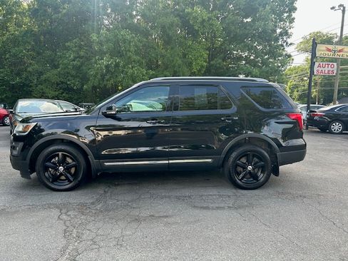 Used 2016 Ford Explorer 4WD XLT image 2