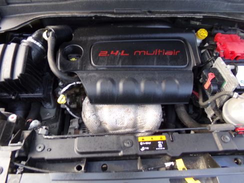 Used 2019 Jeep Renegade FWD Latitude image 15