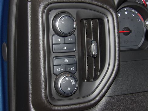 Used 2024 Chevrolet Silverado 2500 Custom image 24