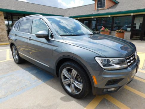 Used 2021 Volkswagen Tiguan SEL image 2